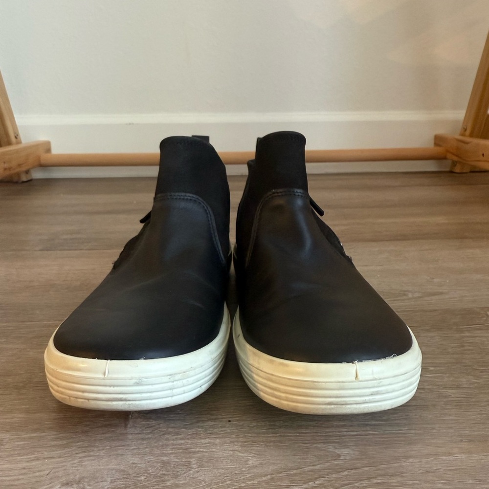 Ecco Black and White Ankle Boots with Streamlined Design